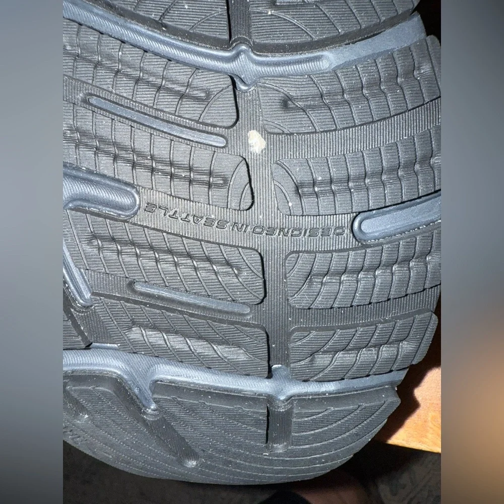 EUC Men’s Brooks Adrenaline GTS 22  - Size 11 Medium (D) - Picture 6 of 8